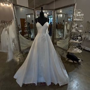 Sample Justin Alexander Bridal Gown Style 8927D, Ballgown